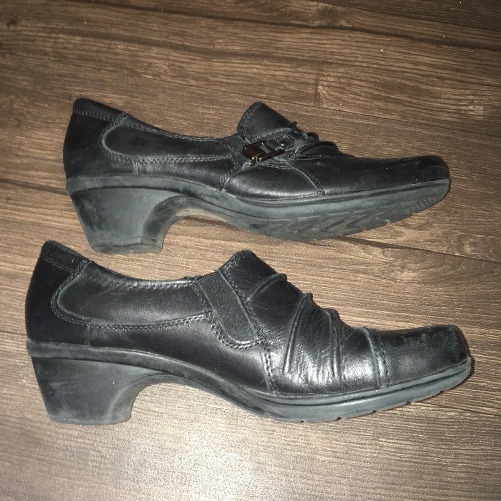 Earth Origins black heeled leather Roxanne shoes